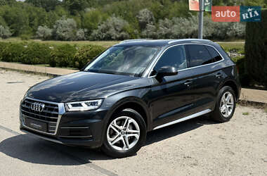 Внедорожник / Кроссовер Audi Q5 2017 в 