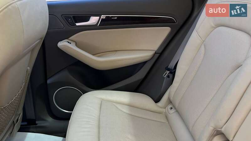 Позашляховик / Кросовер Audi Q5 2015 в Львові