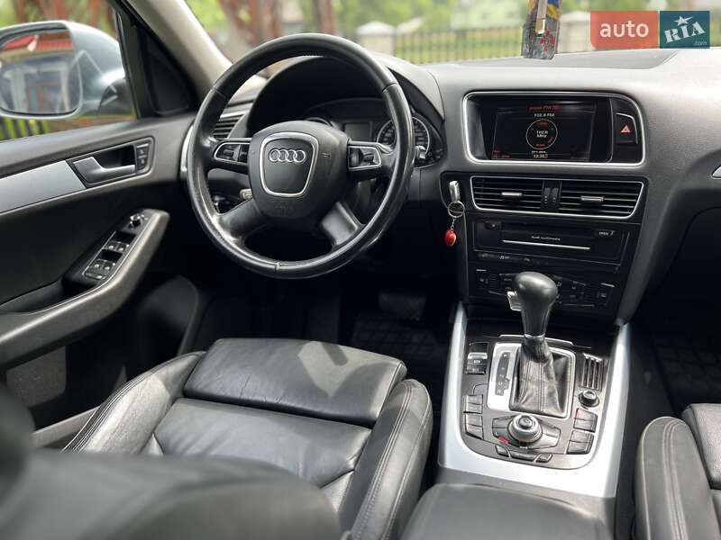Внедорожник / Кроссовер Audi Q5 2011 в Надворной