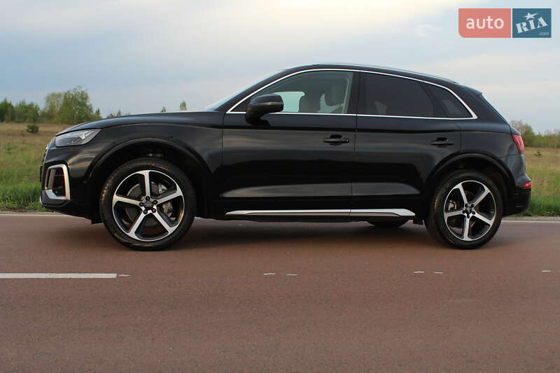 Позашляховик / Кросовер Audi Q5 2021 в Києві