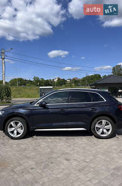Позашляховик / Кросовер Audi Q5 2019 в 