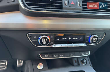 Внедорожник / Кроссовер Audi Q5 2021 в 