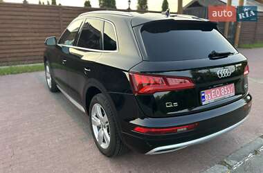 Внедорожник / Кроссовер Audi Q5 2018 в 