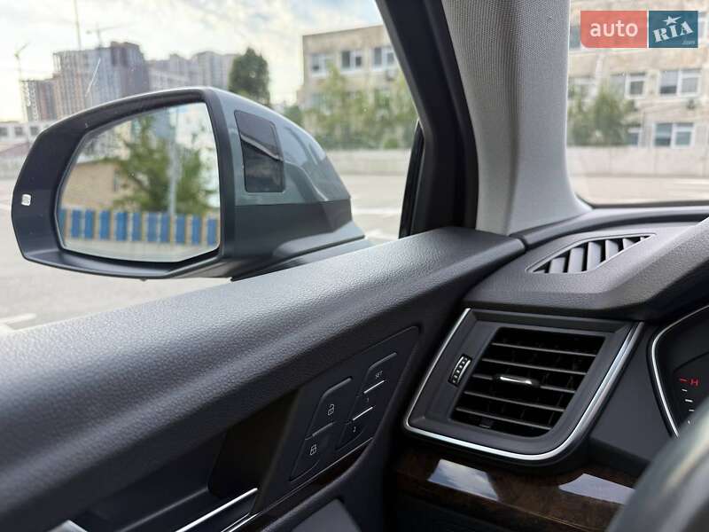 Позашляховик / Кросовер Audi Q5 2020 в Києві