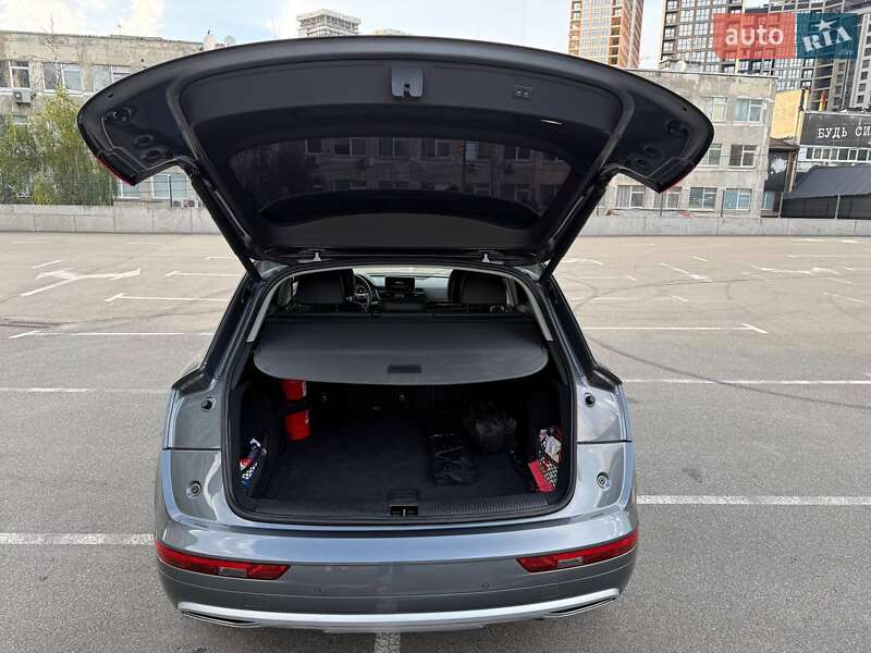 Позашляховик / Кросовер Audi Q5 2020 в Києві