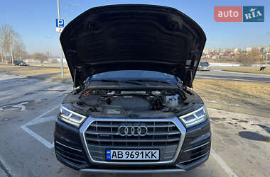 Внедорожник / Кроссовер Audi Q5 2018 в 