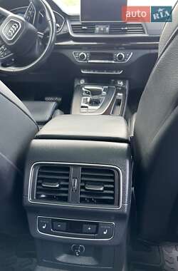 Позашляховик / Кросовер Audi Q5 2018 в 