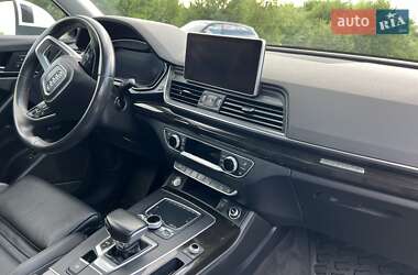 Позашляховик / Кросовер Audi Q5 2018 в 