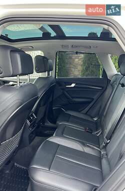 Позашляховик / Кросовер Audi Q5 2018 в 