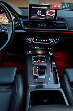 Позашляховик / Кросовер Audi Q5 2018 в 