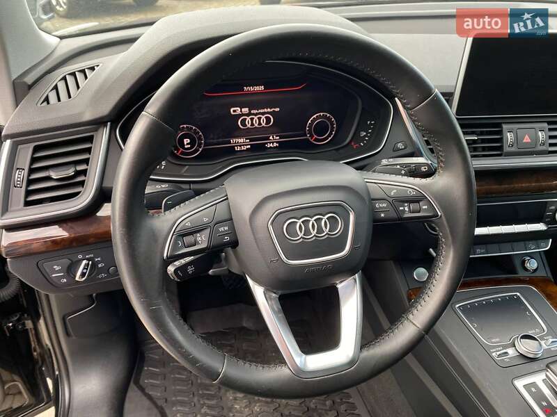 Позашляховик / Кросовер Audi Q5 2016 в Львові