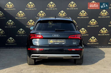 Позашляховик / Кросовер Audi Q5 2018 в 