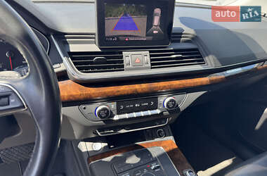 Внедорожник / Кроссовер Audi Q5 2017 в 