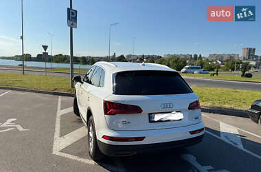 Внедорожник / Кроссовер Audi Q5 2018 в 