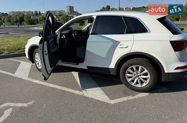 Внедорожник / Кроссовер Audi Q5 2018 в 