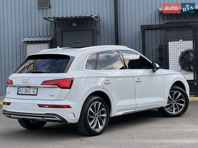 Позашляховик / Кросовер Audi Q5 2020 в Ужгороді