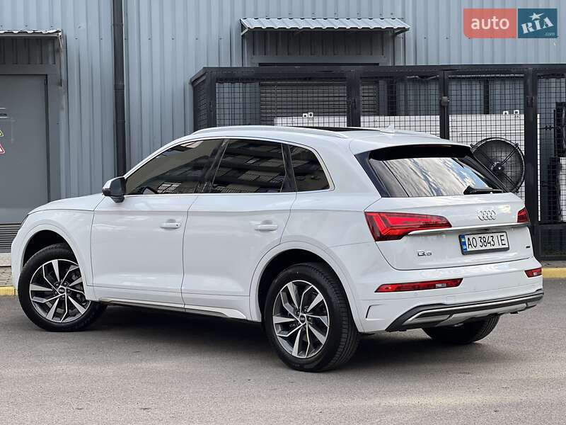Позашляховик / Кросовер Audi Q5 2020 в Ужгороді