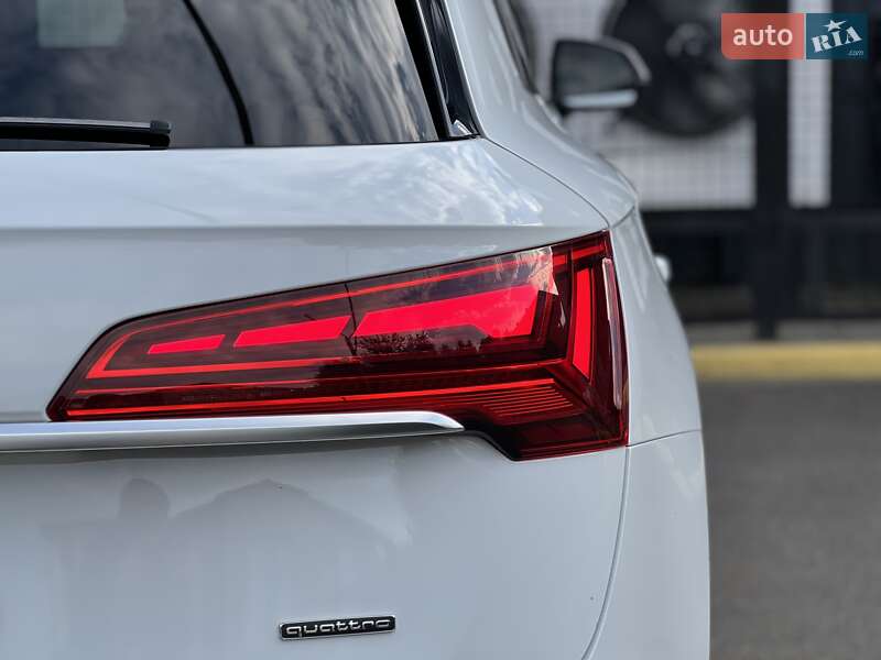 Позашляховик / Кросовер Audi Q5 2020 в Ужгороді