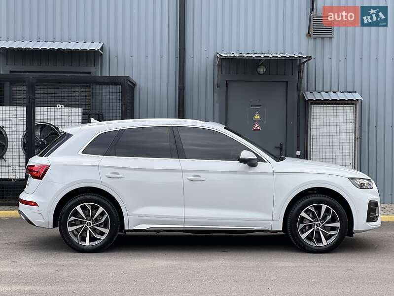 Позашляховик / Кросовер Audi Q5 2020 в Ужгороді