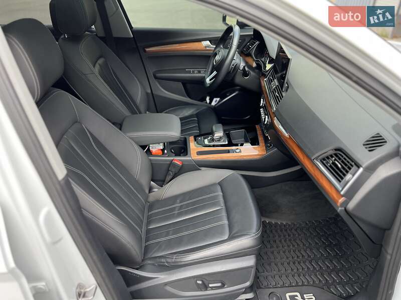 Позашляховик / Кросовер Audi Q5 2020 в Ужгороді