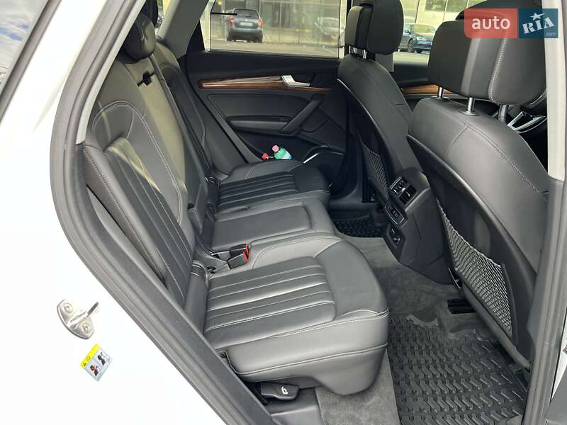 Позашляховик / Кросовер Audi Q5 2020 в Ужгороді