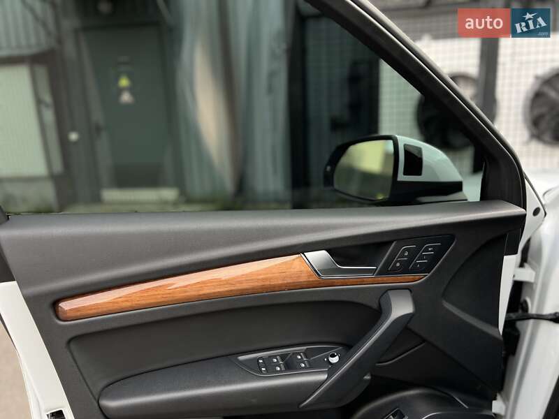 Позашляховик / Кросовер Audi Q5 2020 в Ужгороді