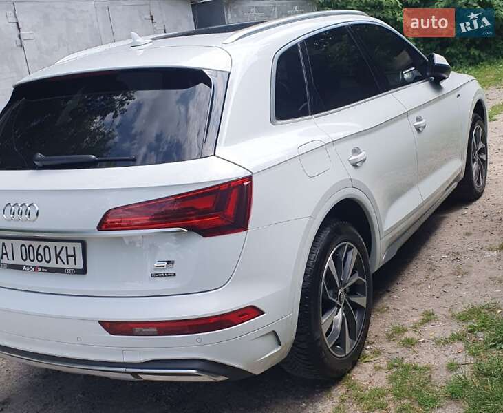 Позашляховик / Кросовер Audi Q5 2021 в Києві