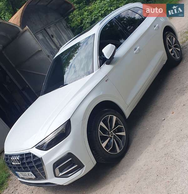 Позашляховик / Кросовер Audi Q5 2021 в Києві