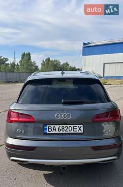 Внедорожник / Кроссовер Audi Q5 2017 в 