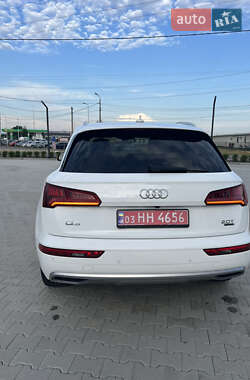 Внедорожник / Кроссовер Audi Q5 2017 в 