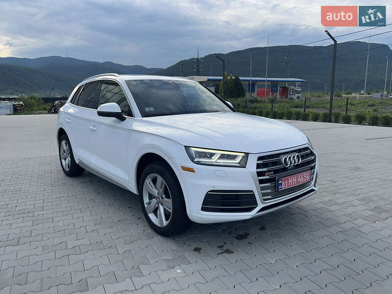 Позашляховик / Кросовер Audi Q5 2017 в Хусті