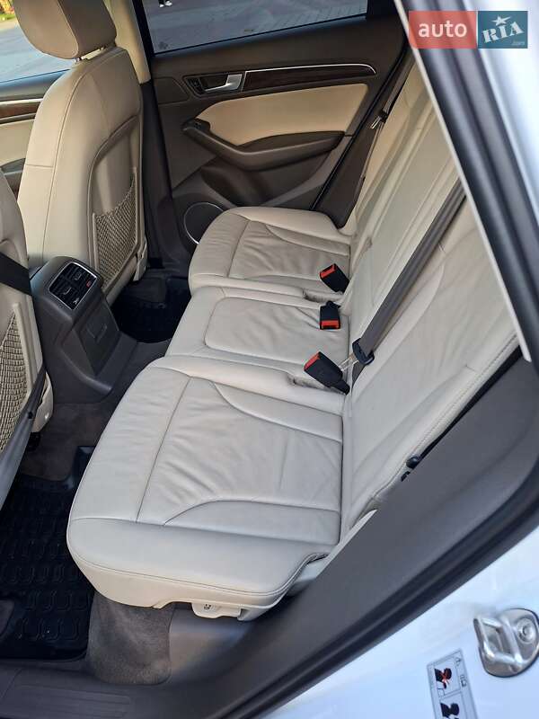 Позашляховик / Кросовер Audi Q5 2016 в Карлівці