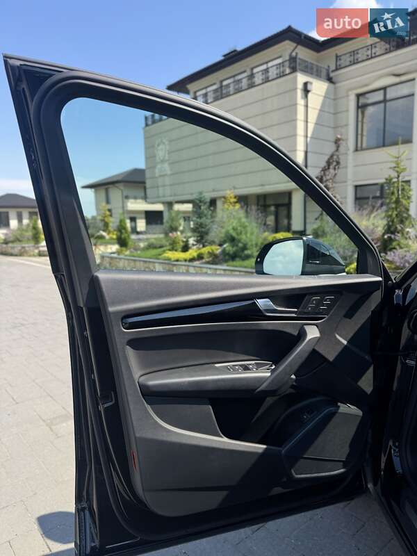 Внедорожник / Кроссовер Audi Q5 2022 в Хусте