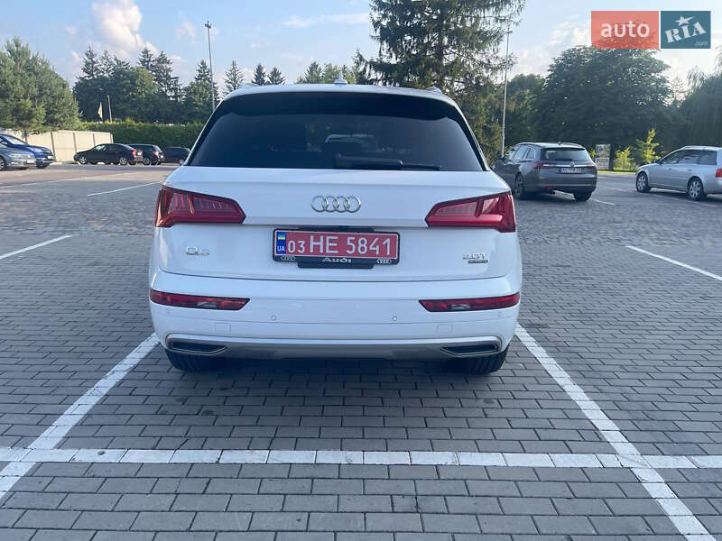 Позашляховик / Кросовер Audi Q5 2018 в Луцьку