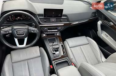 Позашляховик / Кросовер Audi Q5 2018 в 