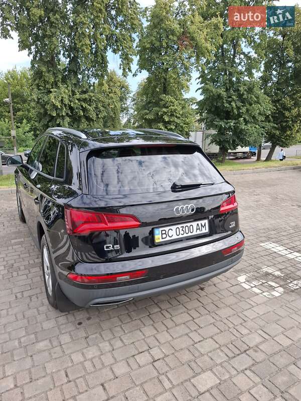 Внедорожник / Кроссовер Audi Q5 2017 в Шептицькому