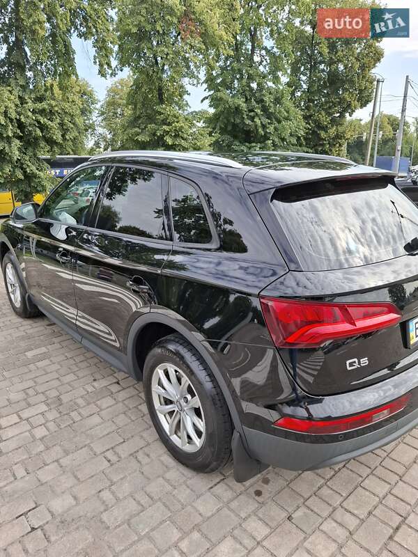 Внедорожник / Кроссовер Audi Q5 2017 в Шептицькому