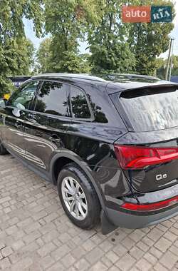 Позашляховик / Кросовер Audi Q5 2017 в 
