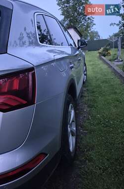 Внедорожник / Кроссовер Audi Q5 2017 в 