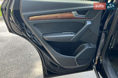 Позашляховик / Кросовер Audi Q5 2020 в 