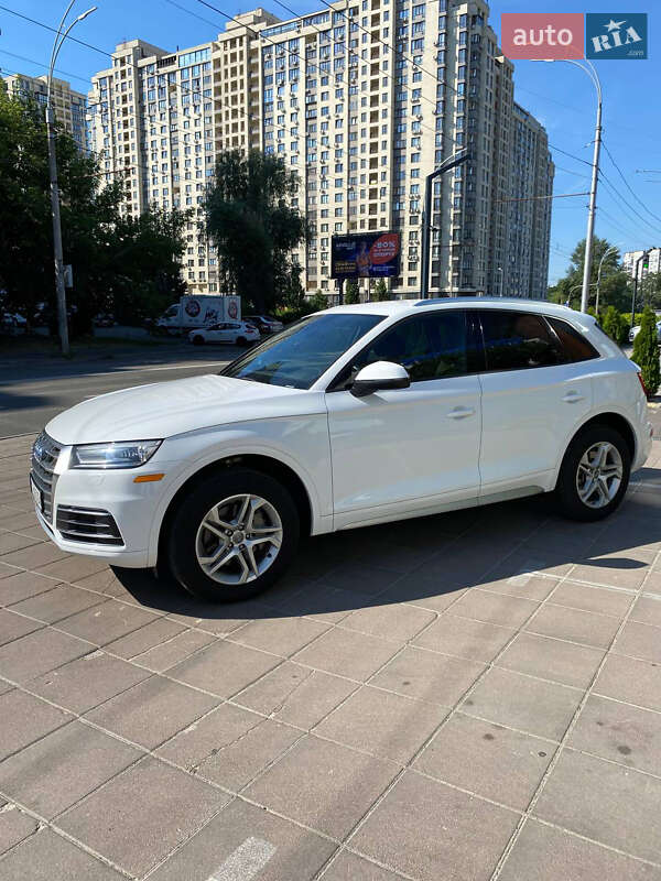 Позашляховик / Кросовер Audi Q5 2017 в Києві