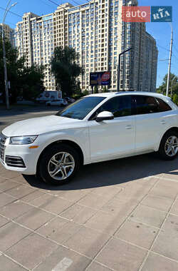 Внедорожник / Кроссовер Audi Q5 2017 в 