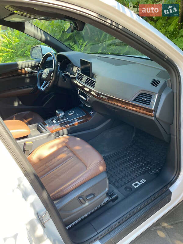 Позашляховик / Кросовер Audi Q5 2017 в Києві