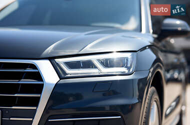 Внедорожник / Кроссовер Audi Q5 2018 в 
