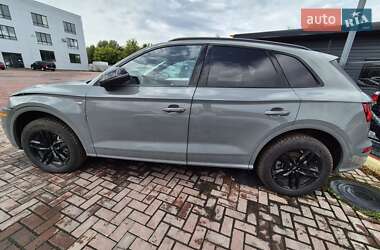 Позашляховик / Кросовер Audi Q5 2020 в 