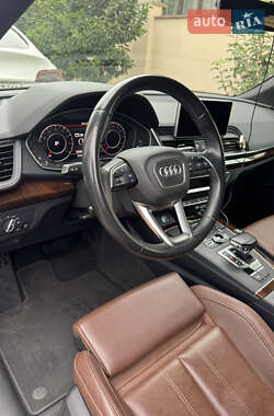 Внедорожник / Кроссовер Audi Q5 2018 в 