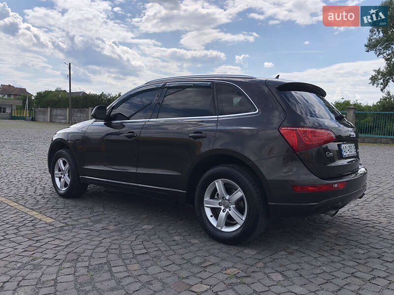 Позашляховик / Кросовер Audi Q5 2010 в Ужгороді