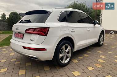 Внедорожник / Кроссовер Audi Q5 2018 в 