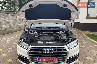 Внедорожник / Кроссовер Audi Q5 2018 в 
