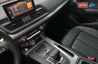 Внедорожник / Кроссовер Audi Q5 2018 в 